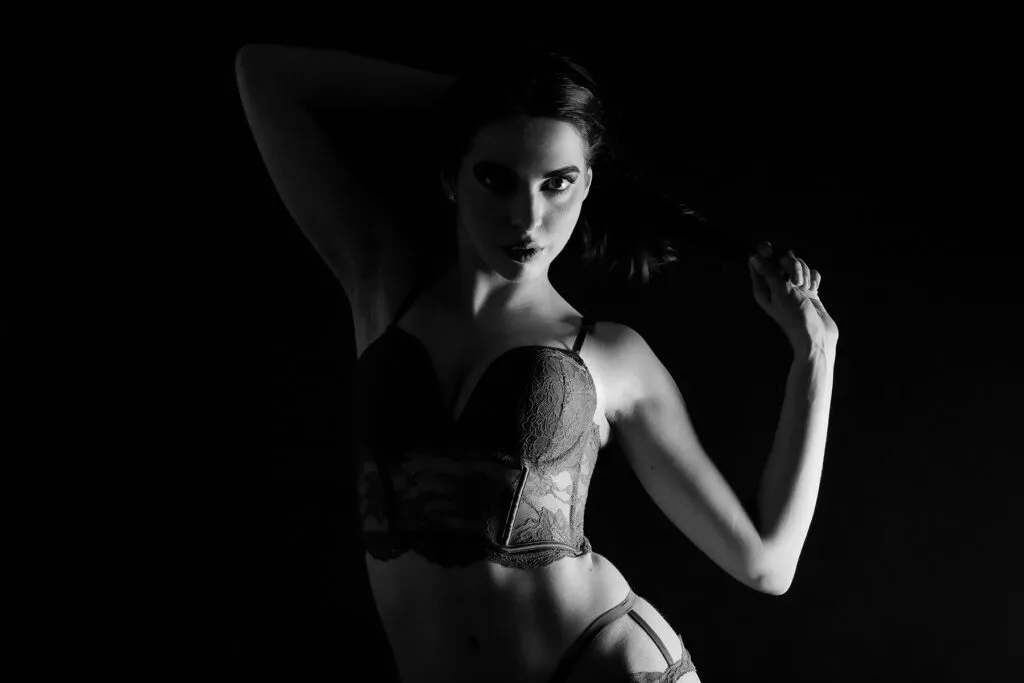 Cum să te simți confortabil și natural în timpul unei ședințe boudoir