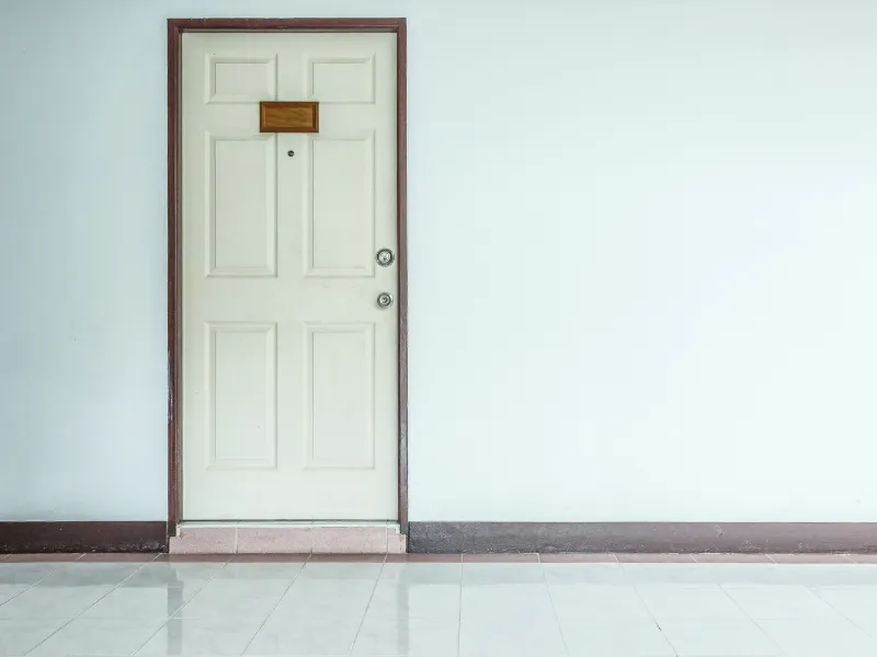 Cum rezolvă ușile metalice de apartament problema „curentului”?