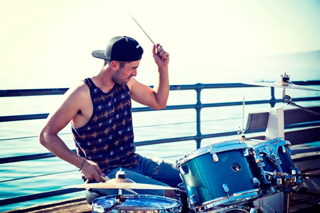 Photo navighezi drum îngust